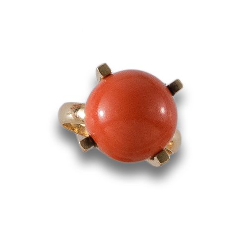 GOLD RING WITH CORAL BEAD