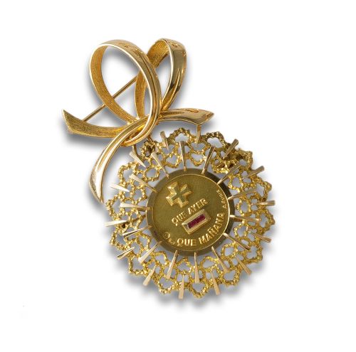 GOLD MOTHER'S LOVE BROOCH AND MEDAL.