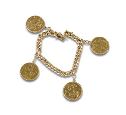 GOLD LINK BRACELET WITH ENGLISH SOVEREIGNS.