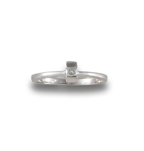 SOLITAIRE RING WITH DIAMOND