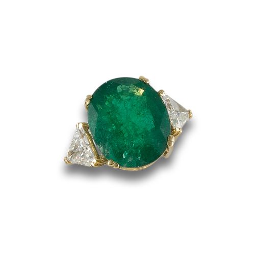 SORTIJA DE ORO CON ESMERALDA DE 13.36 CT 