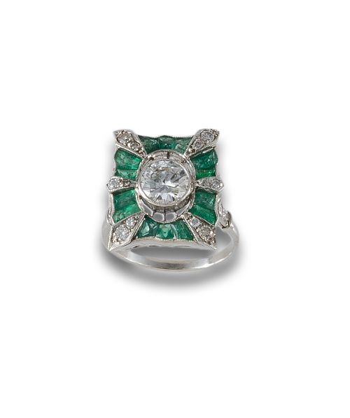 ART DECO STYLE PLATINUM RING WITH DIAMONDS AND EMERALDS