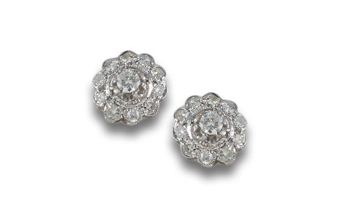 PENDIENTES EN PLATINO CON ROSETON DE DIAMANTES 