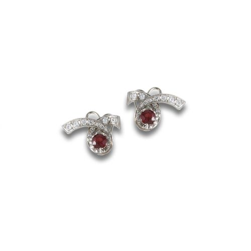 PENDIENTES DE ORO BLANCO CON DIAMANTE Y RUBIES