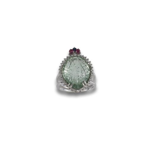 SORTIJA DE ORO CON PRASIOLITA, RUBIES, ZAFIRO Y DIAMANTES.