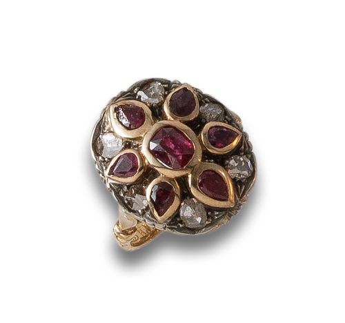 SORTIJA DE ORO Y VISTAS DE PLATA CON RUBIES Y DIAMANTES