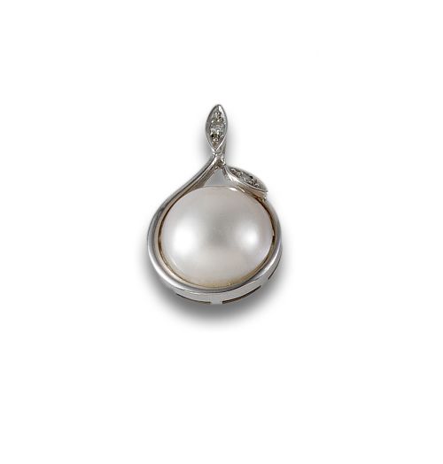 WHITE GOLD PENDANT WITH PEARL AND DIAMONDS