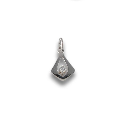 PENDANT WITH DIAMOND