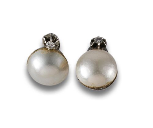 WHITE GOLD EARRINGS WITH MANBE PEARL AND DIAMOND.