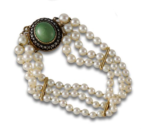 CULTURED PEARL BRACELET WITH 18K YELLOW GOLD CLASP