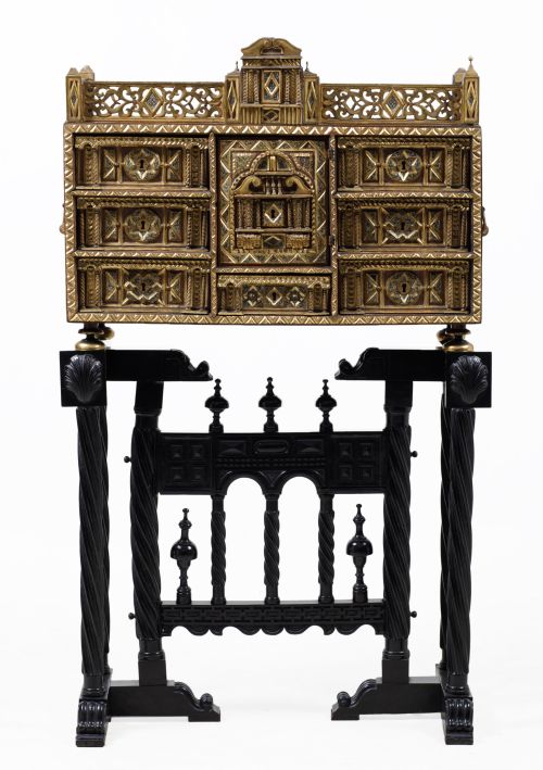 Bargueño with an open front in the Salamanca style, followi