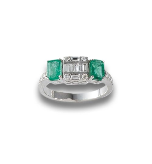 GOLD RING WITH DIAMONDS AND EMERALDS.