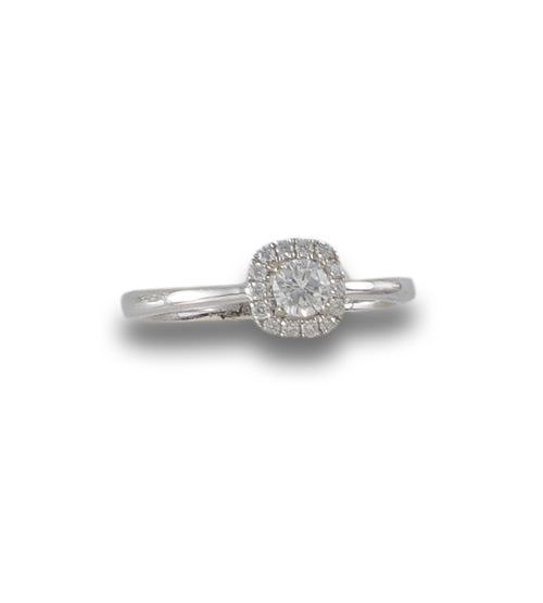 WHITE GOLD SOLITAIRE WITH DIAMOND AND SQUARE BORDER