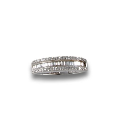 WHITE GOLD RING WITH DIAMONDS
