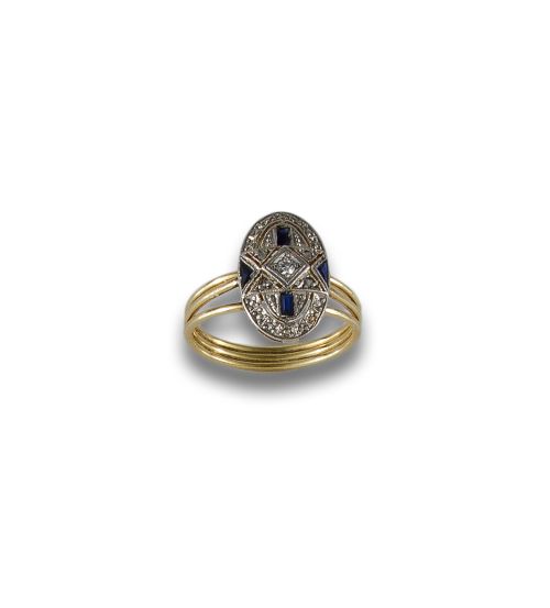 GOLD COCKTAIL RING WITH PLATINUM ACCENTS, SET WITH DIAMONDS