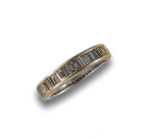 WHITE GOLD AND BAGUETTE CUT DIAMONDS RING