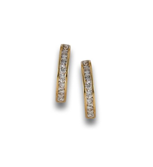 GOLD HOOP EARRINGS WITH DIAMONDS