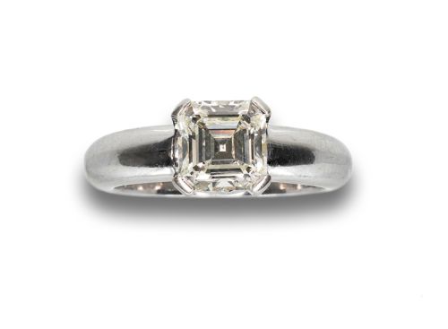 RING WITH ASSCHER CUT DIAMOND