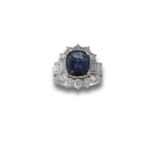 RING WITH SAPPHIRE AND DIAMONDS