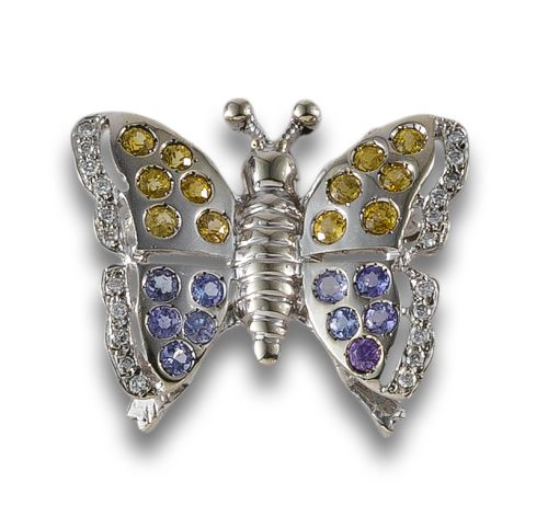 GOLD BUTTERFLY BROOCH WITH SAPPHIRES.