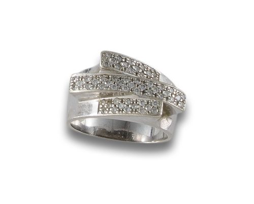 WHITE GOLD RING WITH DIAMONDS