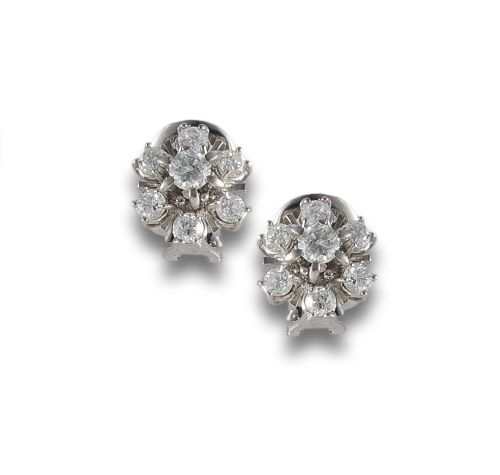 GOLD ROSE EARRINGS WITH DIAMONDS