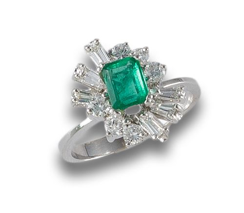 RING WITH EMERALD AND DIAMONDS