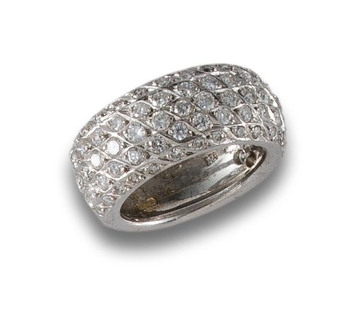 WHITE GOLD RING WITH DIAMONDS