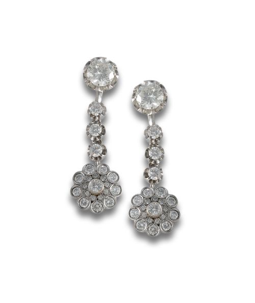 Long detachable stud earrings in white gold and diamonds