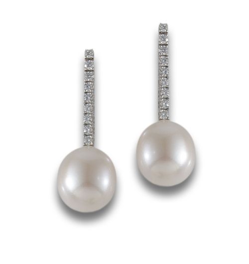 LONG EARRINGS WITH AUSTRALIAN PEARLS AND DIAMONDS