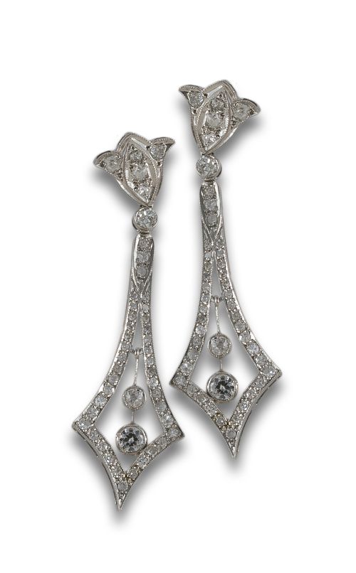 LONG ART DECO STYLE PLATINUM EARRINGS WITH DIAMONDS