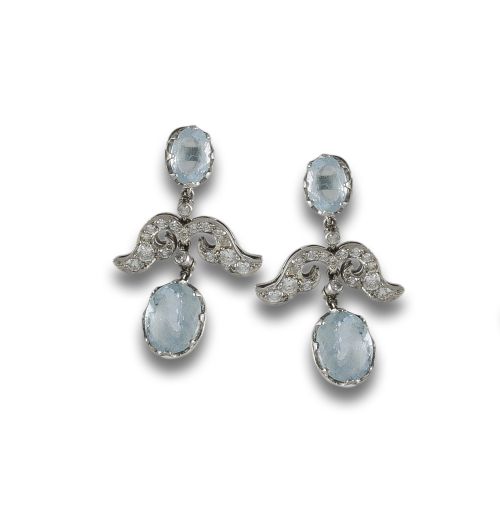 PLATINUM EARRINGS WITH AQUAMARINS AND DIAMONDS.