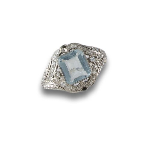 SORTIJA DE PLATINO CON AGUAMARINA Y DIAMANTES