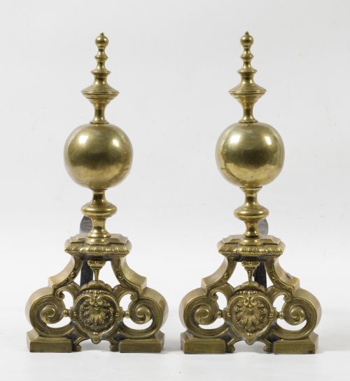 Pareja de morillos de bronce dorado y hierro, S. XIX