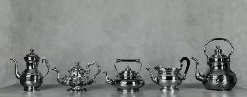 YVETTE BOULET VYNCKE, “Cafeteras y teteras”, 2000, Dos foto