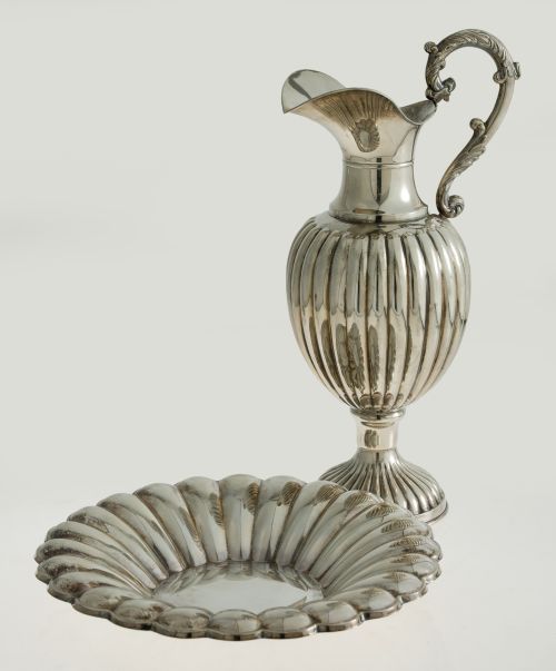 Centro de plata ley 925 y jarra de plata española Pérez Fer