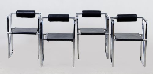 Cuatro sillas siguiendo el modelo "Seconda" de Mario Botta,
