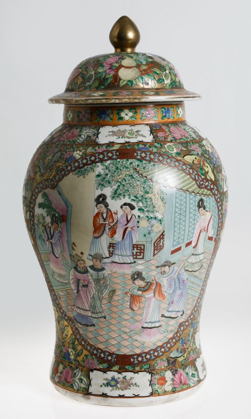 Tibor con tapa siguiendo modelos de Cantón, med. S. XX