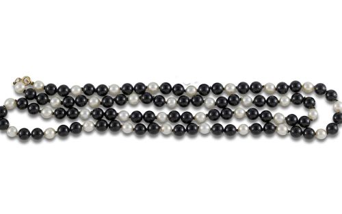 COLLAR CON PERLAS CULTIVADAS Y CUENTAS DE ÓNIX.