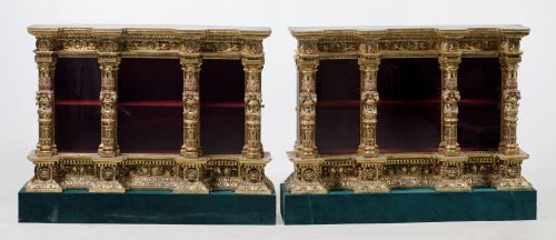 Pareja de vitrinas neoplaterescas, España, S.XX