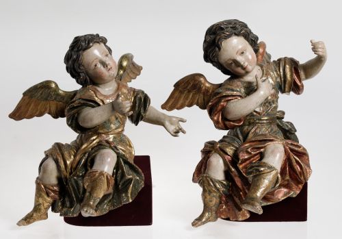 ESCUELA ESPAÑOLA, "Ángeles", Pareja de esculturas talladas,