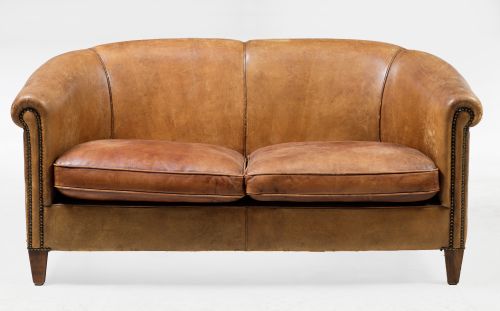 Sofá de dos plazas tapizado en cuero, S.XX