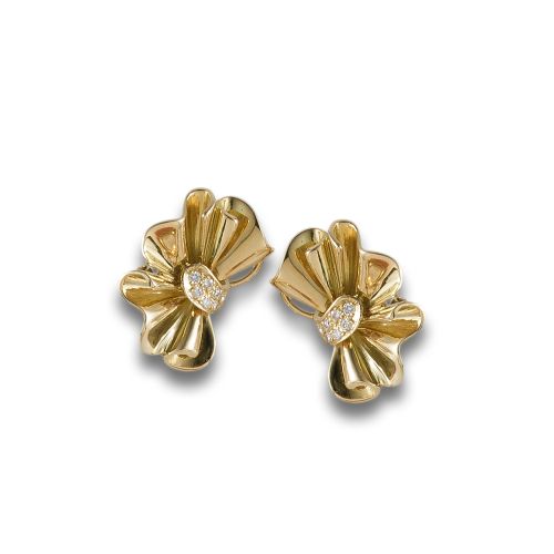 PENDIENTES LAZO DE ORO Y DIAMANTES