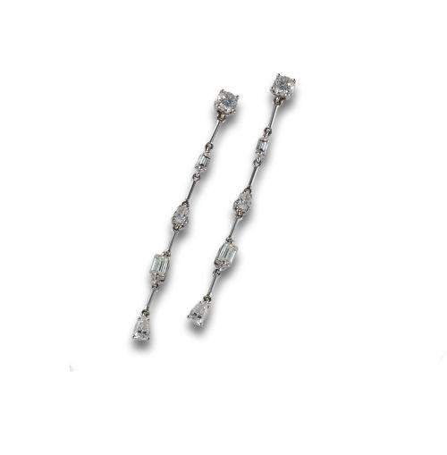 PENDIENTES LARGOS DE ORO BLANCO Y DIAMANTES