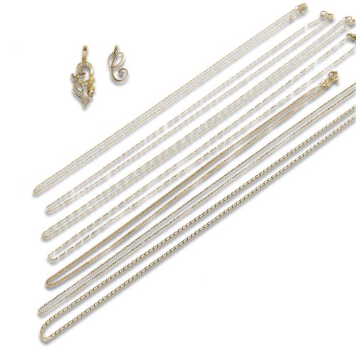 LOTE DE SIETE CADENAS Y DOS COLGANTES DE ORO