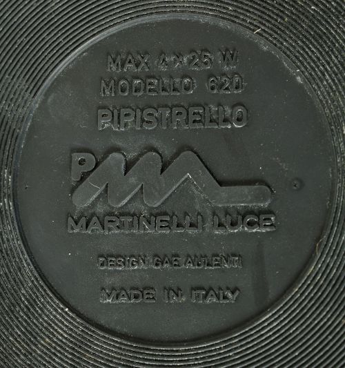 Model "620 Pipistrello" table lamp by Gae Aulenti, Martinel