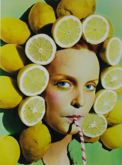 OUKA LEELE Madrid (1957) / (2022) “Woman of the Lemons”