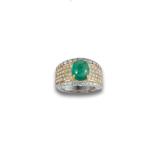 WIDE TWO-TONE GOLD RING WITH EMERALD AND DIAMONDS