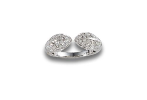 WHITE GOLD AND DIAMOND RING