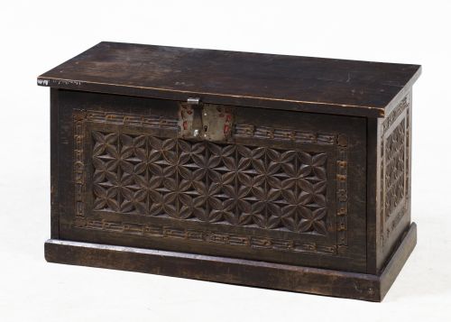 Arcón según los modelos tradicionales del norte de España,